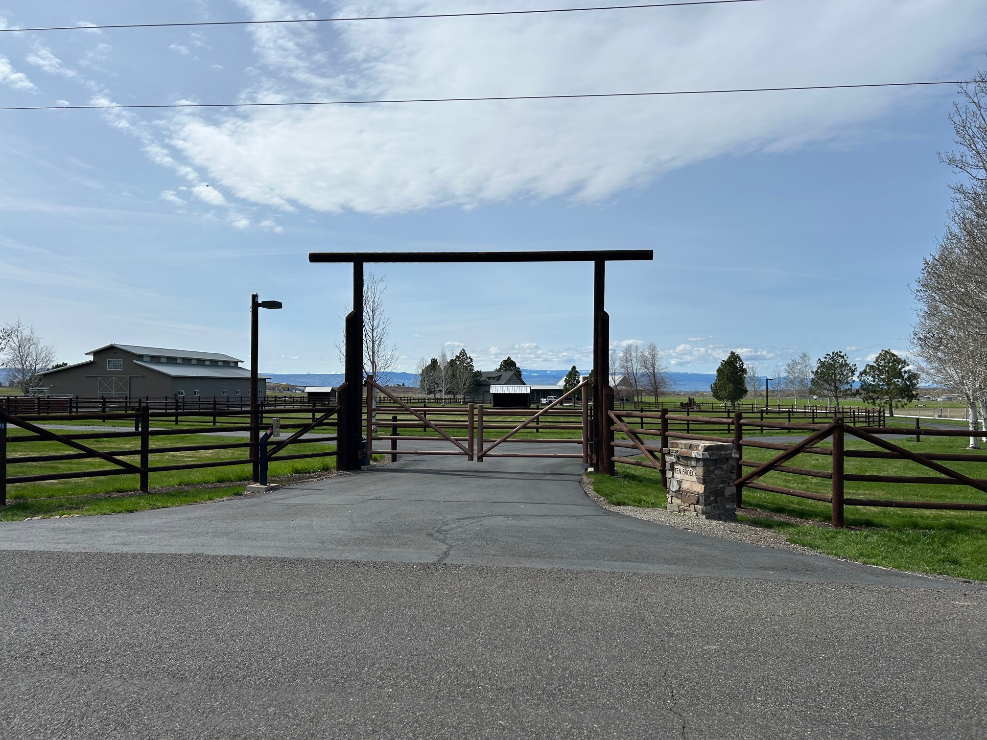 cowboy arch-gate-4 rail